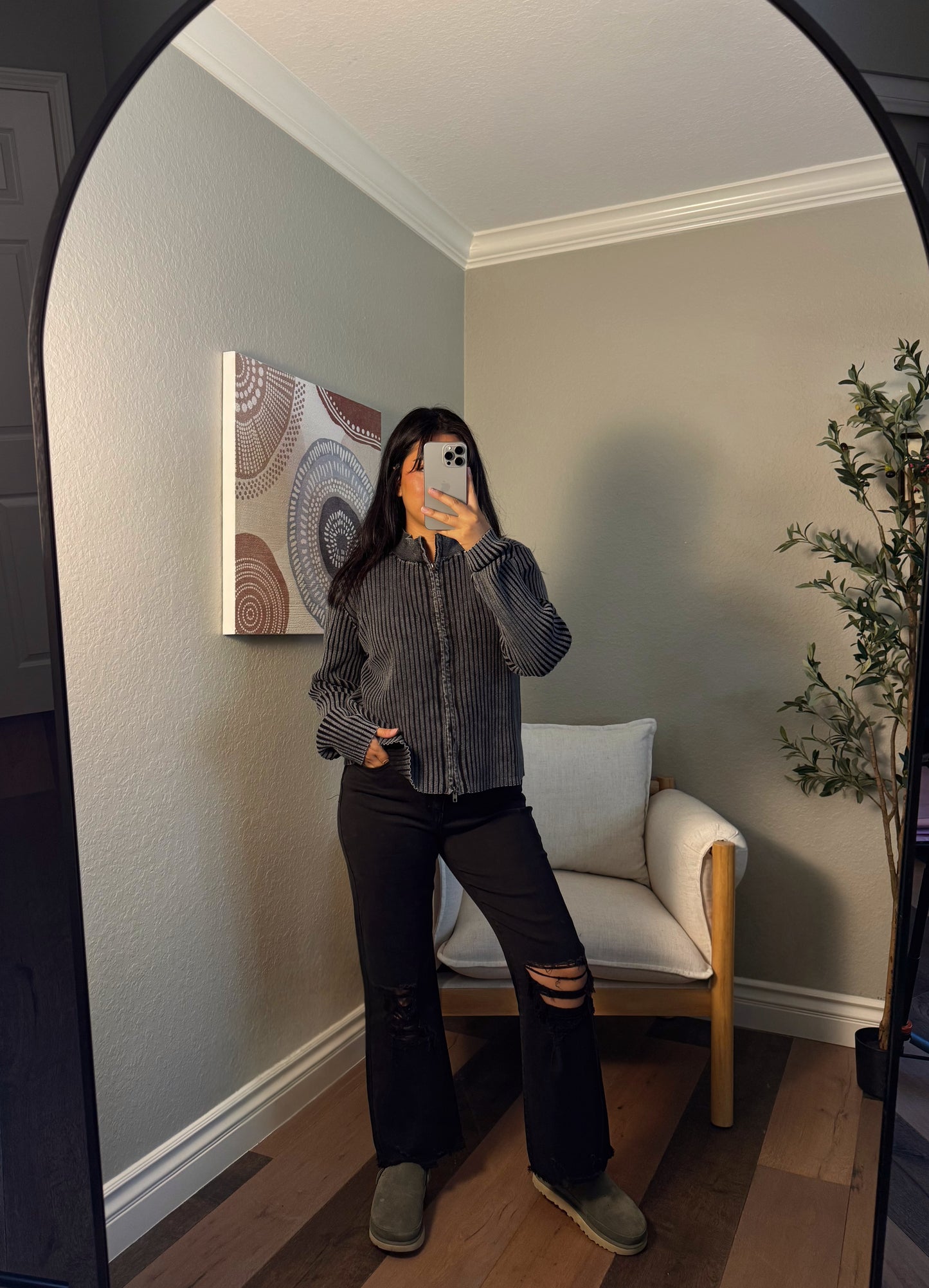 High Rise Distressed Jeans- BLACK