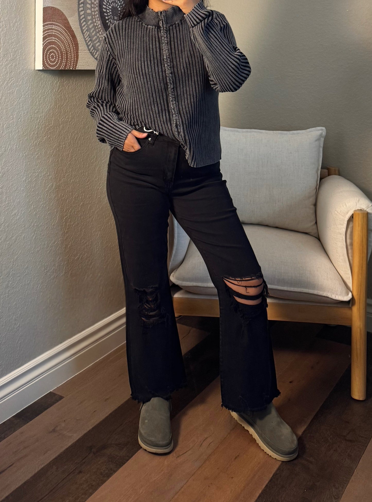 High Rise Distressed Jeans- BLACK